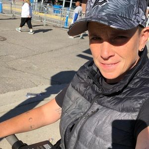 Meet your Posher, Amos